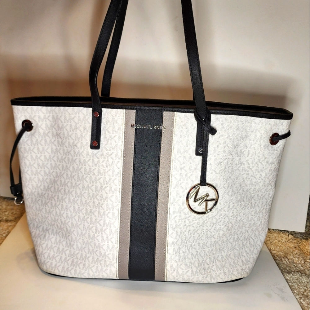 Michael Kors Large Jet Set Travel Drawstring Tote